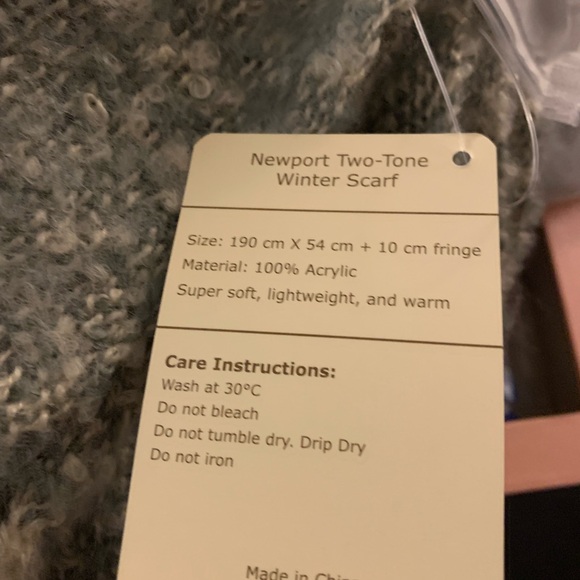 Noble Mount long fringed scarf - Picture 3 of 7